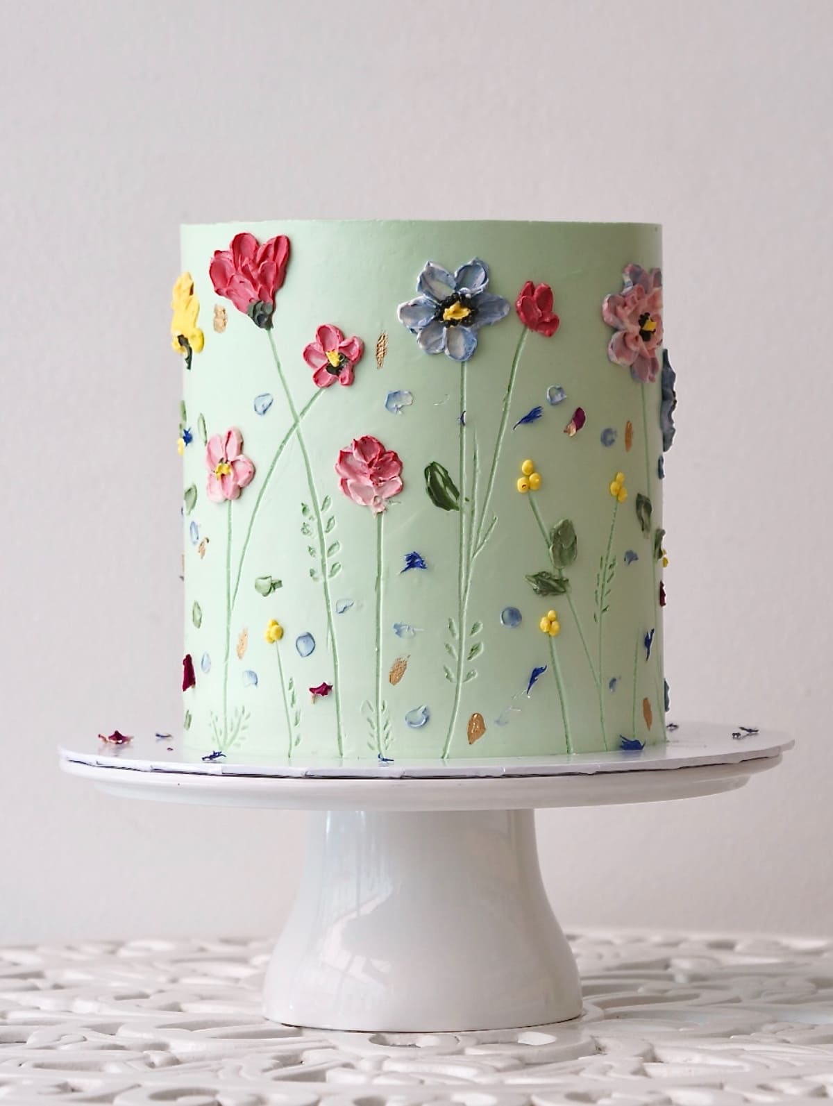 Easy Buttercream Flower Cake (How to make buttercream flowers!) | The  Banana Diaries