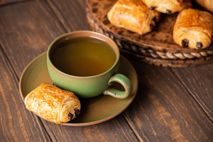 green-cup-of-tea-with-mini-chocolate-bun-2021-08-27-23-29-30-utc-1