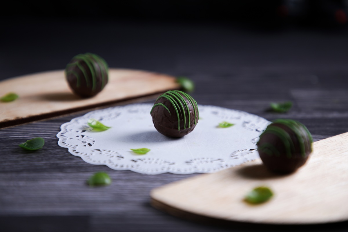 Cokelat Bonbon Spesial (Signature) dengan Embassy Truffle Shells