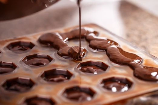 Mengapa Cokelat Saya Sulit Dikeluarkan dari Cetakan